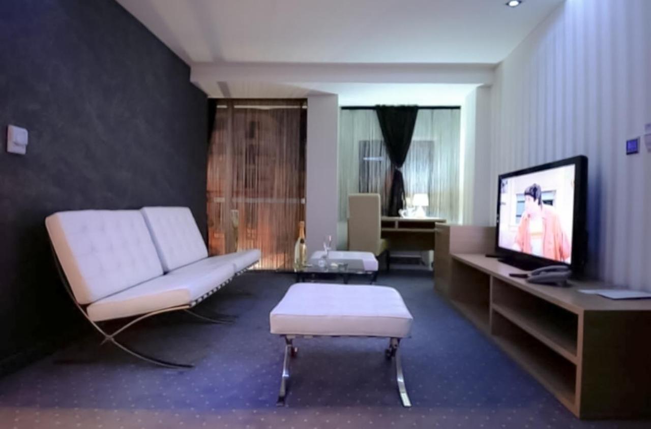 Biser Hotel Derventa Buitenkant foto