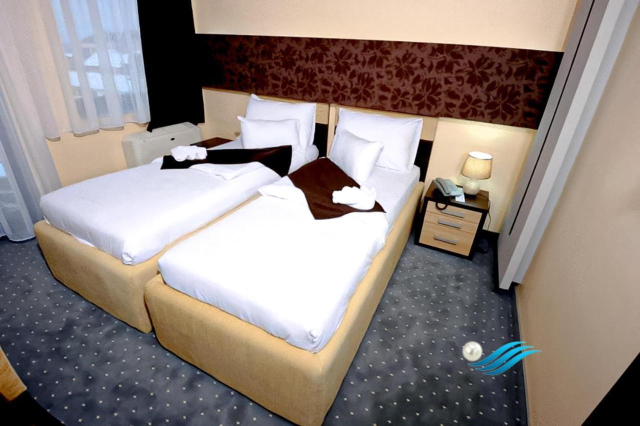 Biser Hotel Derventa Buitenkant foto